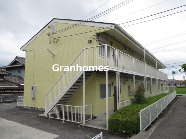 三木市別所町小林のアパートの外観