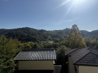 【展望】 | 【南側バルコニーからの眺望】四季を感じられる住環境が広がります。