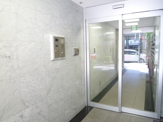 沢村マンションのエントランス