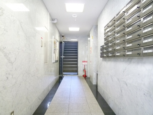 沢村マンションのロビー