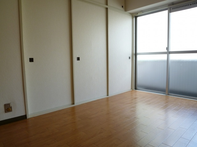 沢村マンションの洋室