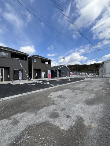 【前面道路含む現地写真】