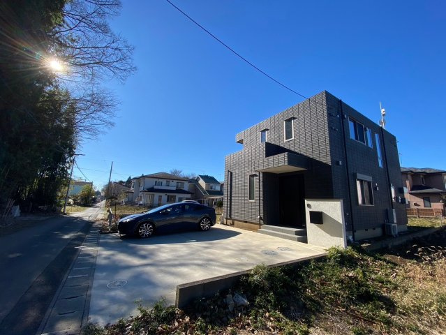 八街市朝日　中古戸建の前面道路含む現地写真