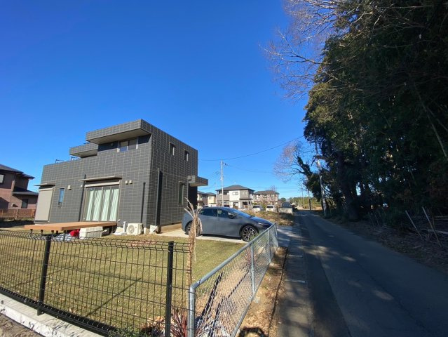 八街市朝日　中古戸建の前面道路含む現地写真