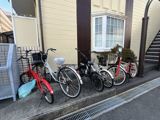 MISTRAL神屋町WESTの駐車場