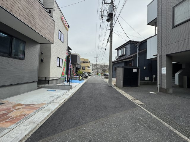 流山市流山５丁目新築戸建【流山小学校：3分】の前面道路含む現地写真|南西側前面道路