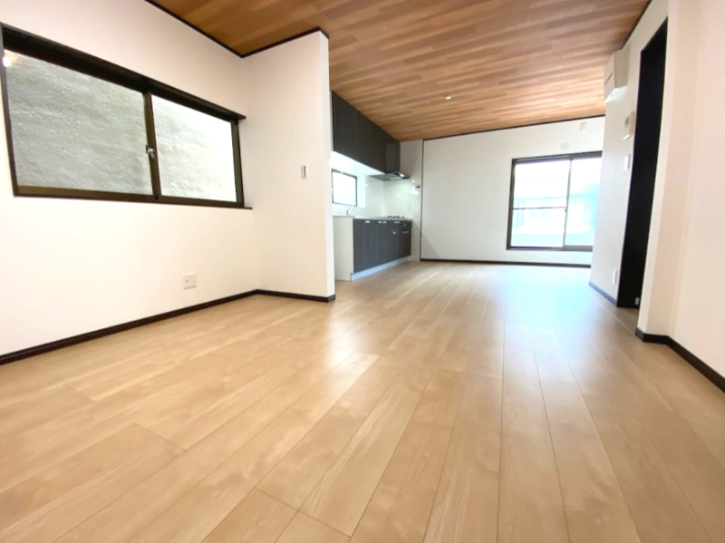 サン・タウン深野北１丁目の居間・リビング|■明るいリビングですよ♪♪