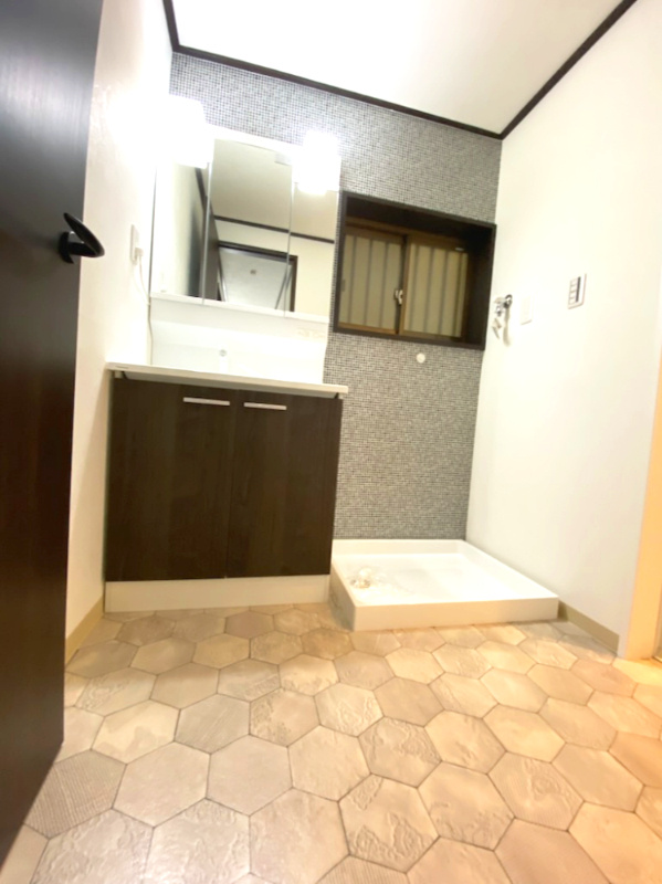 サン・タウン深野北１丁目の独立洗面台|■新品の洗面台、洗濯パンですよ♪♪