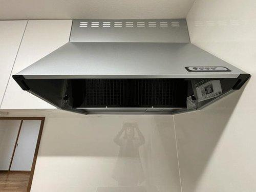 ニューヒルハウス中山のキッチン|ハイパワーのレンジフードを採用し、お料理中の煙やニオイがリビングに届きにくい♪