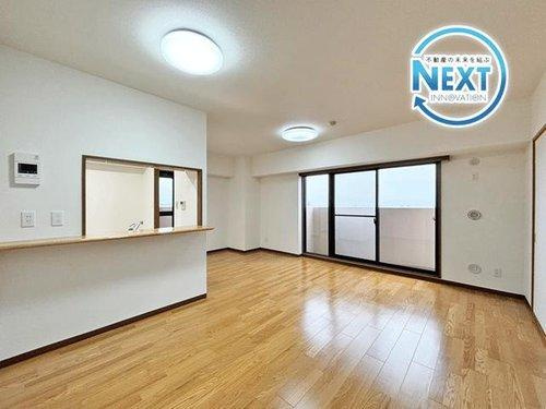 ニューヒルハウス中山の居間・リビング|広々としたリビング♪陽当たりが良く爽やかな風が通り抜ける住空間は、ずっと居たくなるような心地よさ◎