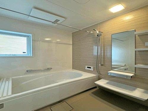 【即日案内可能】仙台市太白区鈎取4丁目　全3棟の浴室|お子さまと一緒のバスタイムも余裕な広さのバスルーム♪小窓付きで換気がしやすいのでこもりがちな湿気対策にも◎