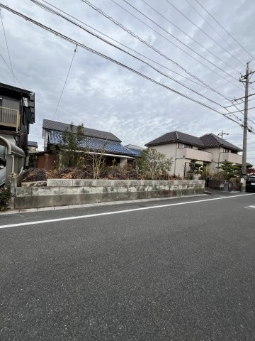 土地　稲葉西1丁目の前面道路含む現地写真