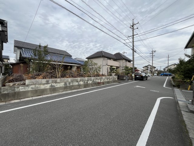 土地　稲葉西1丁目の前面道路含む現地写真