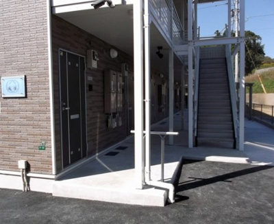 【エントランス】 | レオネクスト長行 | 共用部分は清掃業者が清掃しております。