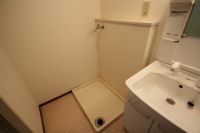 光町ハイムの洗面所|ゆったりとスペースのある洗面所