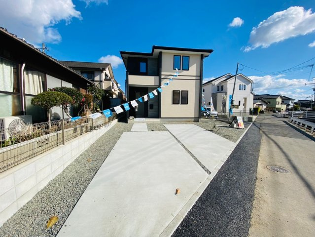よかタウン／南区八幡７丁目2期／１号棟の前面道路含む現地写真