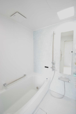 【浴室】 | つくば市上郷 | 白が基調の清潔感あふれる浴室　日々の疲れを癒してくれます