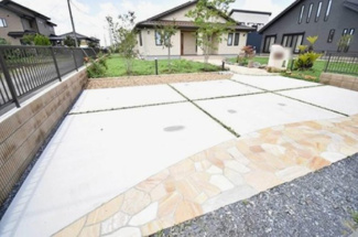 【駐車場】 | 並列で3台おける駐車スペース