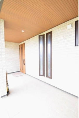 【玄関】 | つくば市上郷 | 広々とした屋根のある玄関ポーチ