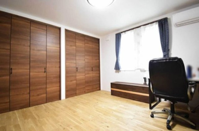 【洋室】 | つくば市上郷 | 8.5帖の洋室　壁一面の天井高クローゼットがお部屋をスッキリさせます