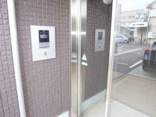 倉敷市神田２丁目の賃貸マンションのエントランス