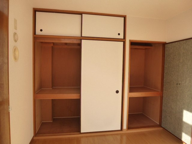 岡山市南区彦崎のアパートの収納