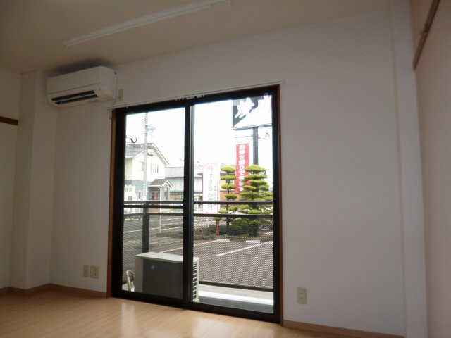 倉敷市茶屋町のアパートの居間・リビング