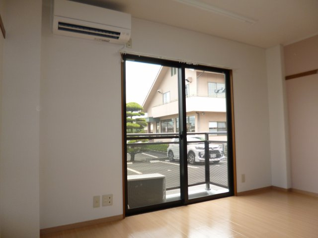 倉敷市茶屋町のアパートの居間・リビング|洋室