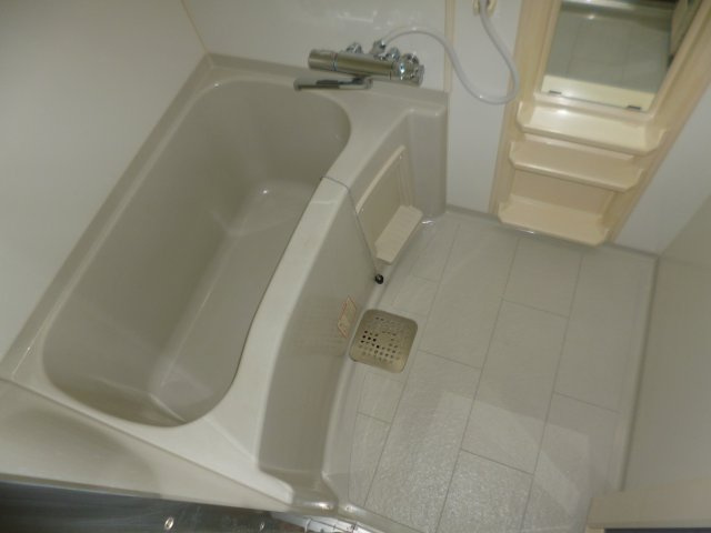 倉敷市茶屋町のアパートの浴室