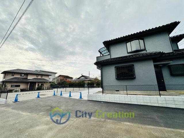 平塚市下島　敷地広々大型リノベーション住宅の前面道路含む現地写真