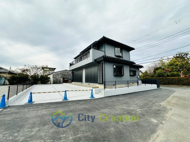 平塚市下島　敷地広々大型リノベーション住宅の前面道路含む現地写真