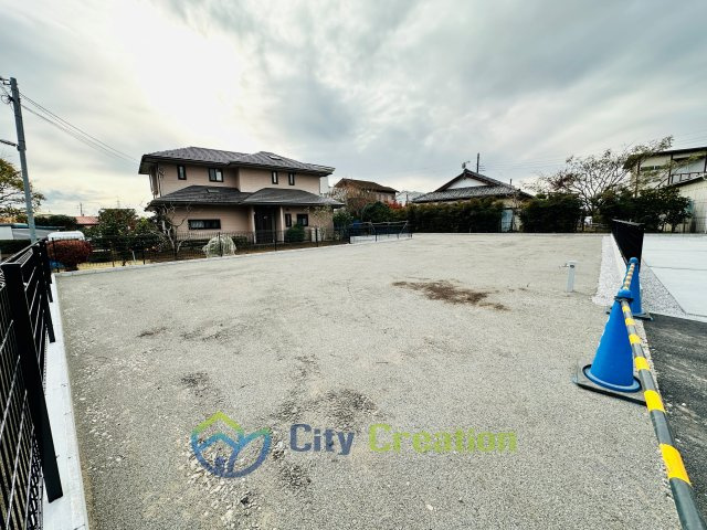 平塚市下島　敷地広々大型リノベーション住宅の駐車場
