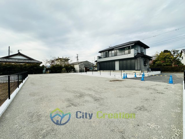 平塚市下島　敷地広々大型リノベーション住宅の駐車場