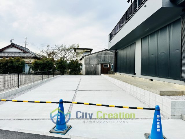 平塚市下島　敷地広々大型リノベーション住宅の駐車場