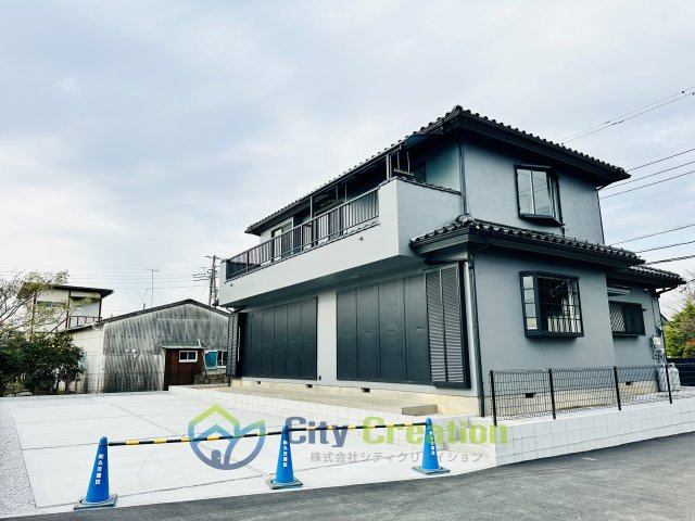 平塚市下島　敷地広々大型リノベーション住宅の外観