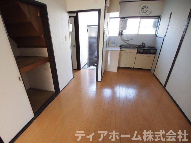 中曽司町テラスハウスの居間・リビング