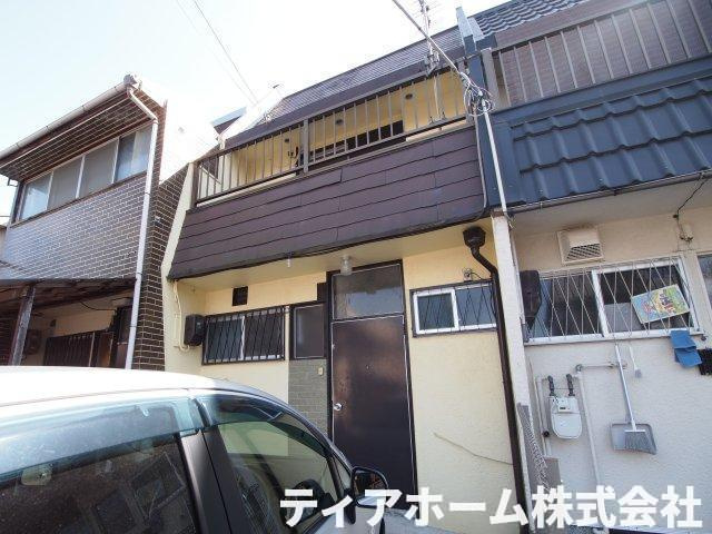 中曽司町テラスハウスの外観