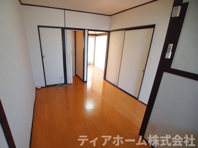 中曽司町テラスハウスの居間・リビング