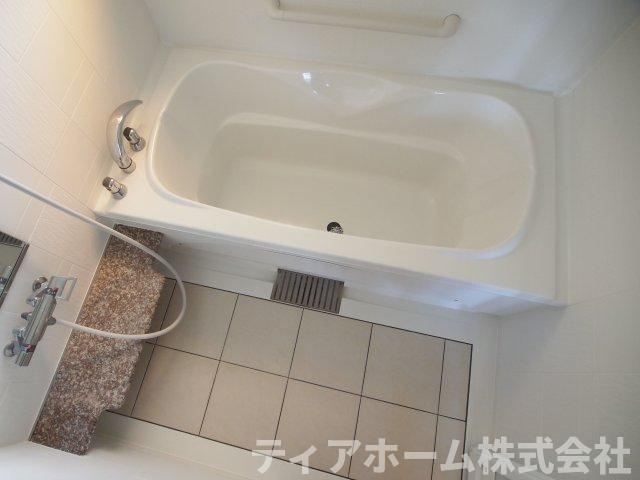 中曽司町テラスハウスの浴室