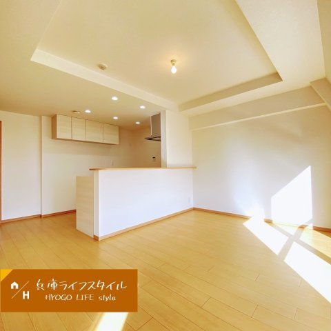 グランドヒル西宮高座台マンションＢ棟の居間・リビング|LDK