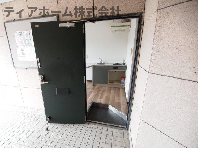 橋本市野の賃貸マンションの玄関|落ち着いた玄関です