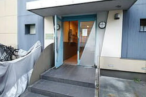 月村マンションNO1のエントランス