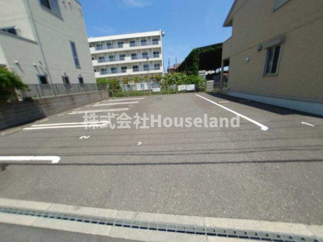 クレール出島の駐車場