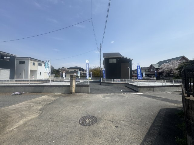 新築　佐波郡玉村町八幡原　Liveie Garden.S　2号棟の前面道路含む現地写真|現地写真　南西側接道幅員約3.8ｍ　