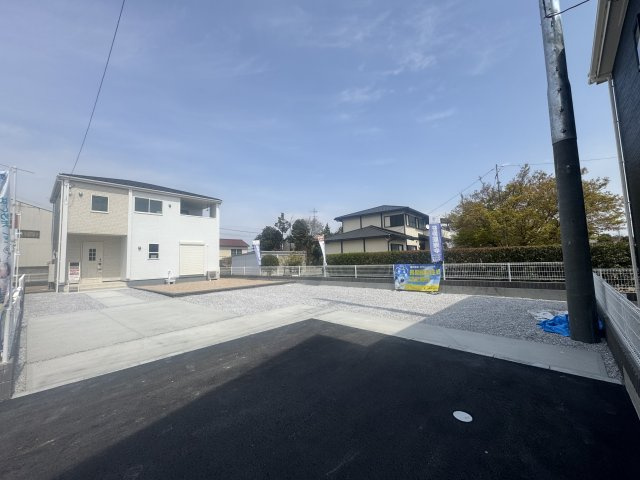 新築　佐波郡玉村町八幡原　Liveie Garden.S　2号棟の駐車場|現地写真　駐車スペースは3台分可能です！
