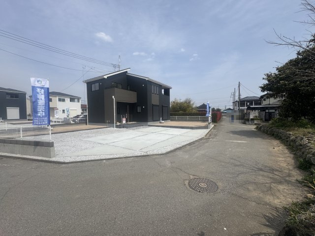 新築　佐波郡玉村町八幡原　Liveie Garden.S　3号棟の前面道路含む現地写真|現地写真　南西側接道幅員約3.8ｍ　東側接道幅員約2ｍ