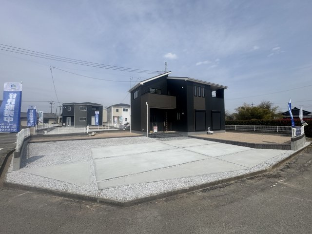新築　佐波郡玉村町八幡原　Liveie Garden.S　3号棟の駐車場|現地写真　駐車スペースは3台分可能です！
