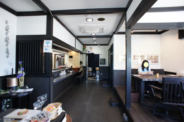 所有者変更　店舗付き売物件　能勢町栗栖のその他|落ち着いて過ごせる空間の店内です（１階）