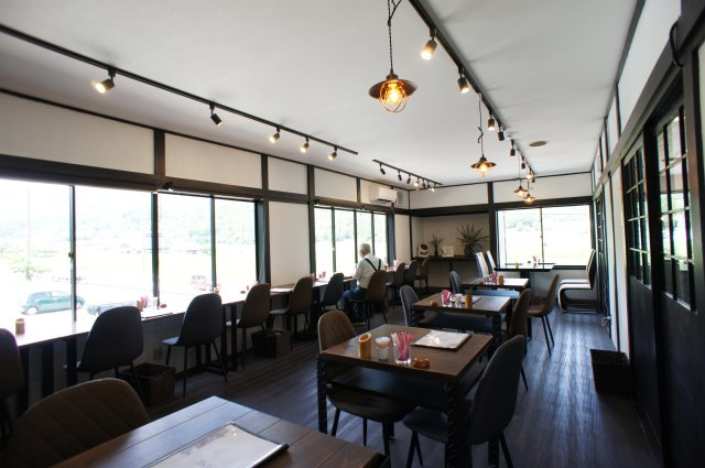 所有者変更　店舗付き売物件　能勢町栗栖のその他|眺望も良い店内です（2階）