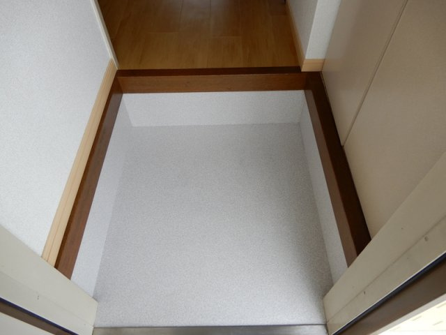 ロイヤル小林の玄関